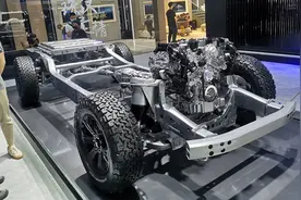 3.0T插混+双叉臂+前后空悬，坦克旗舰SUV这么高级？视频封面