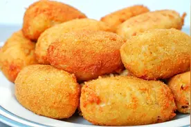 自制土豆热狗太诱人了，网友：俄罗斯人真的能把土豆运用到极致