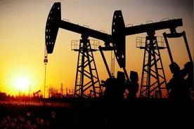 伊朗正式用人民币替代美元，9829万吨原油运往中国，事情有新进展视频封面