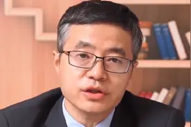 年轻人是否需要每天一粒维生素？专家：吃够这些就行视频封面