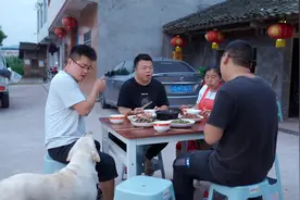 哥们儿好久没来耍了，桃子下厨整一桌家常菜，简简单单吃个晚饭