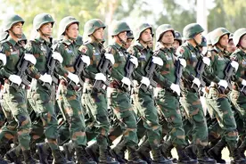 老挝建军70周年阅兵 解放军代表团出席 大批中国造装备亮相视频封面