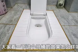 装修花800买的“带盖马桶”装好了，终于能站在马桶盖上洗澡了
