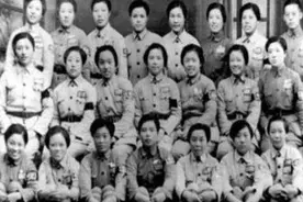 应斯大林之邀，全体黄埔女兵合影，留下了这张具有历史意义的照片