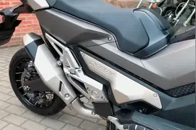 本田踏板车750到货，配ABS，动力强劲，售价15.8万，听听声浪如何视频封面