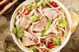 面条这样煮，这样煮出的面条劲道不黏糊，以后不要说煮出的难吃啦