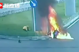 快递小哥冲进火中救同行后续：获救骑手病情稳定 与恩人通话视频封面