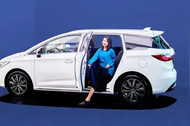 新出行视频 | 宋MAX DM 六座版和七座版空间对比体验