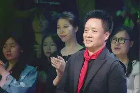 眼镜学生妹一亮嗓，竟是50多年前的歌！阎维文都起立鼓掌！视频封面