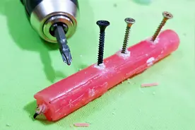 螺丝拧到一半就卡死了，电钻一直打滑拧不动怎么办？教你轻松解决