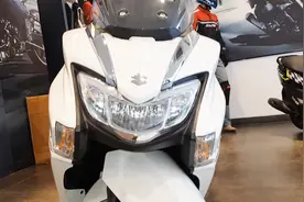 铃木伯格曼最便宜的一款车型，售价约7100元有ABS版，豪车血统视频封面