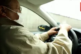 全法国执行“限行令”15天！他们却为何依然奔走在巴黎街头？视频封面