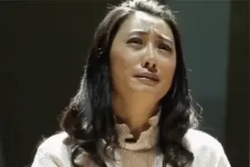 女儿寻找45年未见面的父亲，门开后崩溃大哭，父亲竟是荣氏大家族视频封面