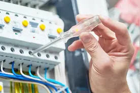 一摸水龙头，发现有电，赶紧花500找电工来查，热水器地线惹的祸