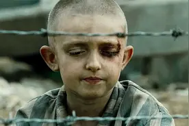 一道铁网、两种人生,穿上条纹睡衣我们都一样，穿条纹睡衣的男孩视频封面