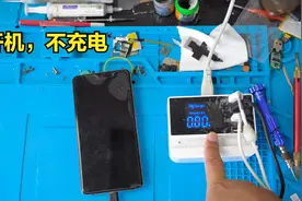 米5splus：不开机不充电，拆机发现新电池是坏的，看我完美复活它视频封面