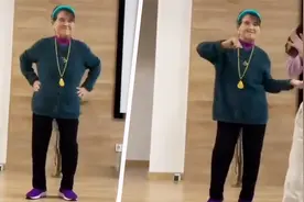 杨子妈妈宅家和重孙跳舞，一摇一摆舞姿可爱，87岁状态超好！视频封面