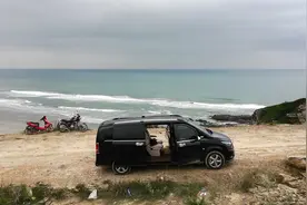 奔驰新威霆改床车商务升顶，利用原车座椅改床的各种玩法视频封面