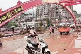 四川乐山暴雨9000余人受灾 马边出现50年一遇洪水视频封面