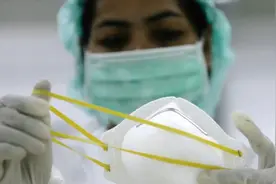 美国华人医生：两周前才开始戴口罩 一只N95用5天视频封面