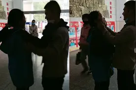 兵哥哥瞒着三年未见的妹妹去学校 揉揉脸蛋紧紧抱在一起令人泪目视频封面