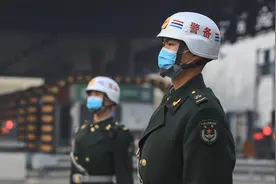 “巡逻走一路好事做一路！”北京卫戍区警备纠察分队坚守执勤一线