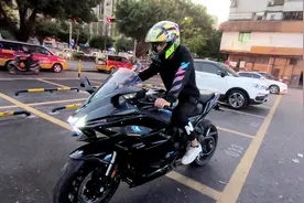 试驾30万的川崎H2，机械增压加4缸发动机声浪太炸了，外观太帅气