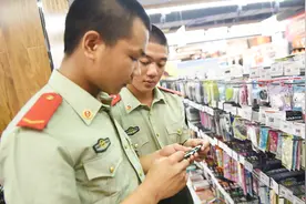 部队明明允许军人穿军装外出，为何很多老兵仍喜欢穿便装？视频封面