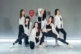 卡点爵士舞《RIVER》，谁不爱会跳舞的小姐姐