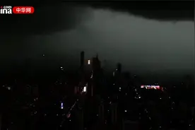 深圳暴雨全过程：乌云压城致白昼变黑夜，高楼瞬间被雨幕吞没。视频封面
