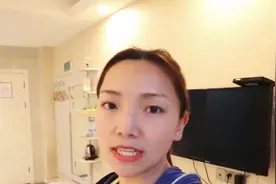 小微一个人自驾游累了，到宜良躲酒店里休息，一口气跑5公里解压视频封面