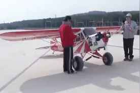 超级大的遥控飞机模型，这么大可以坐人了吧？