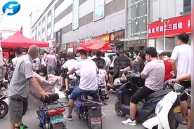 河南郑州：陇海路布厂街解封，居民心情激动，齐声欢呼视频封面
