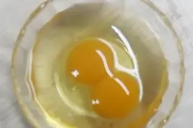 双黄蛋会比普通鸡蛋营养吗？专家给出答案，别再被骗了