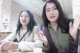 新疆女人容易发胖？维吾尔姐妹互相吹捧身材，想找个伴这么难吗？