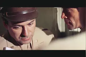 Catch-22：上尉寻找战友遗孀，被其认为是杀人凶手，结局讽刺至极