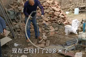 农民自制打井神器，3小时打了一口三十多米的井，挣了四百块钱视频封面