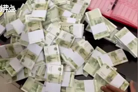 男子用100捆一元纸币给朋友随礼：准备了五个月 记账大爷手都抖了