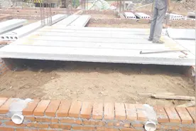 农村自建房防潮层如此做，保你家房子不再受潮，网友纷纷点赞