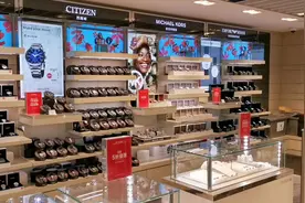 香港免税店疯狂打折，意大利时尚大牌阿玛尼手表全场6折。视频封面