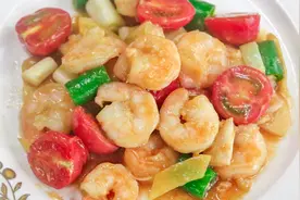 做滑炒虾仁有窍门，记住这一招，虾仁饱满滑嫩，色香味美，真解馋