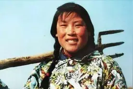 43年前，农村姑娘捡到价值10亿钻石，上交国家后她如今怎样了？视频封面
