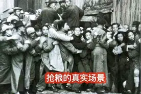 1949年上海富商想发国难财，一粒大米要卖180元，资本太坏了！视频封面
