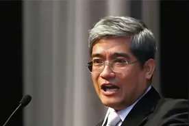 从“良心经济专家”到“江左霉郎”，郎咸平如何一步步走下神坛？视频封面