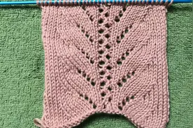 新颖别致的树叶花织法，放在毛衣胸前特别大气和漂亮