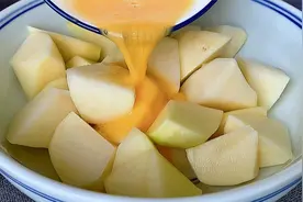 土豆这样太好吃了，农村宴席上的做法，用料简单，跟吃肉一样香