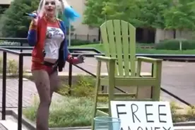 国外街头测试-免费派钱-创意挺好的，就是太费钱了视频封面