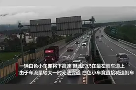 杭长高速昌铜段安义收费站附近五车追尾视频封面