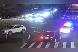 私家车向警车鸣笛晃大灯，民警秒懂！10分钟送医视频封面