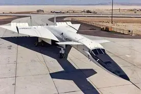 头号轰炸机不是B2？美军曾造比航母更贵巨兽，一旦起飞导弹追不上视频封面